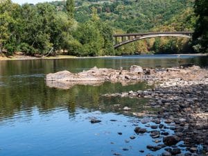 Lire la suite à propos de l’article Les incontournables parcours de canoë depuis Monceaux : Vivez des expériences uniques sur la Dordogne