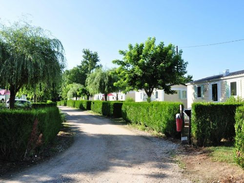 Hebergements-campng-la-Bourgnatelle Camping en ville dans le Lot La Bourgnatelle